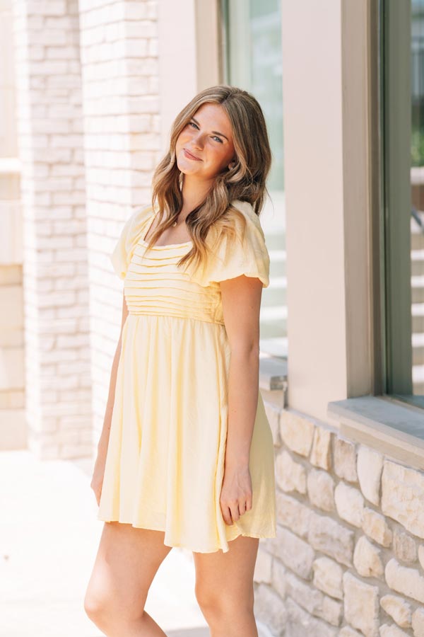 butter yellow dress mini Walking on Sunshine Men's Light blue/checked Relaxed-Fit The structured bodice is flowy resort maxi kaftan Size:US 17